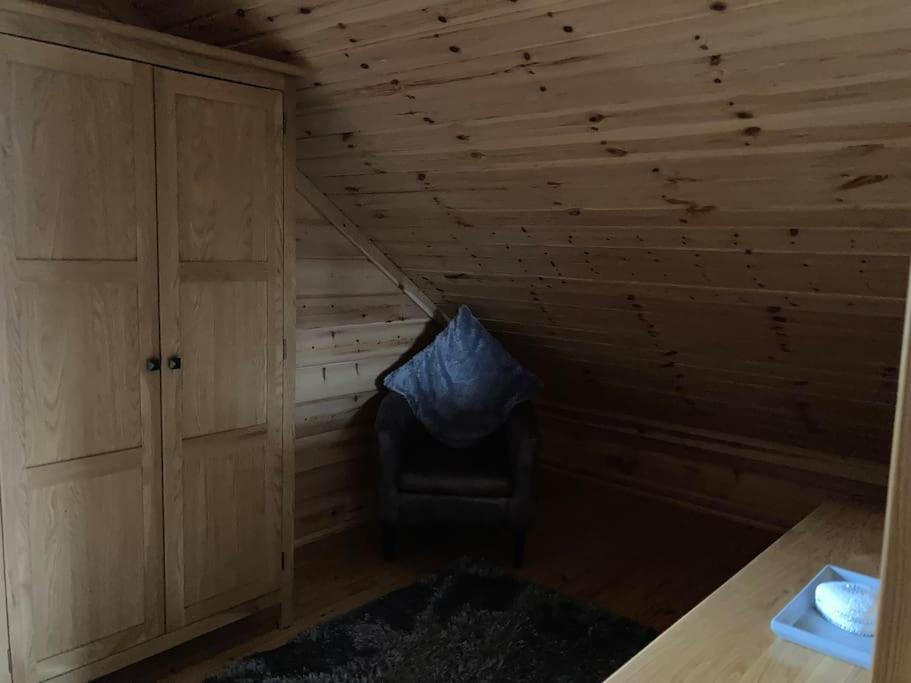 Red Squirrel Log Cabin With Hot Tub Keith Esterno foto