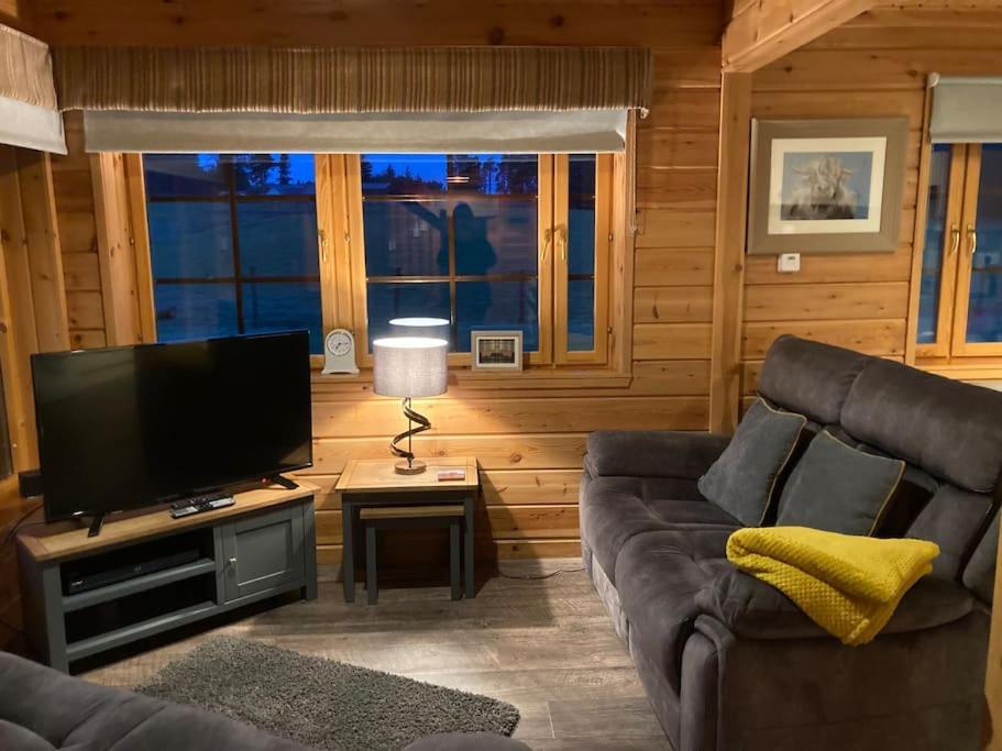 Red Squirrel Log Cabin With Hot Tub Keith Esterno foto
