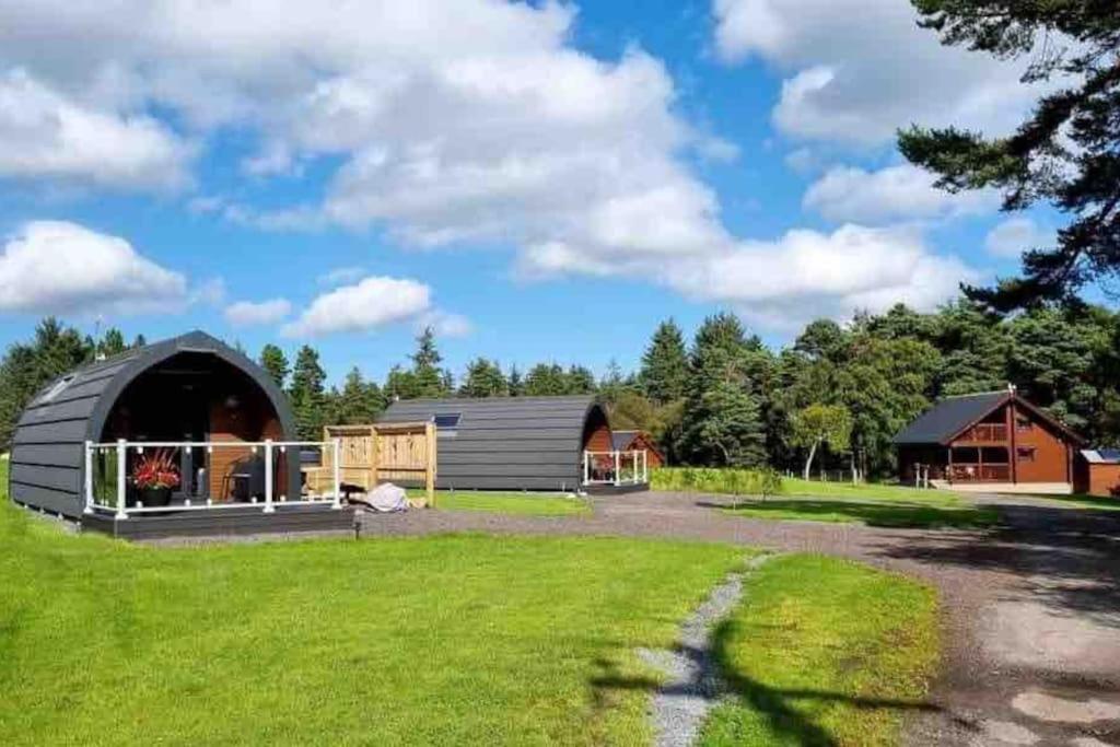 Red Squirrel Log Cabin With Hot Tub Keith Esterno foto