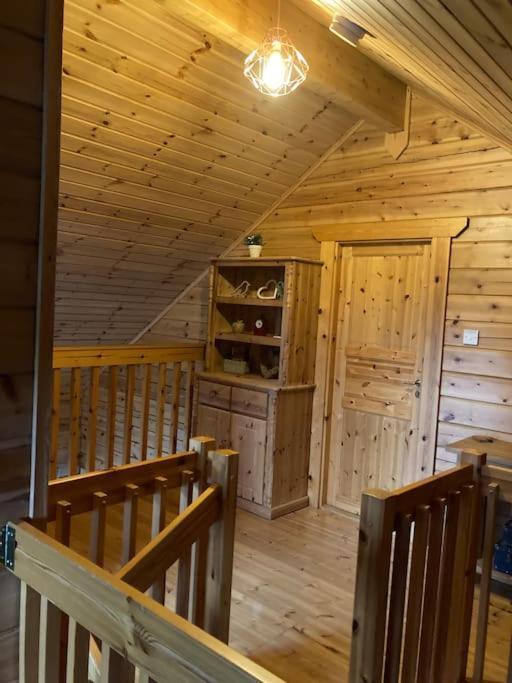 Red Squirrel Log Cabin With Hot Tub Keith Esterno foto