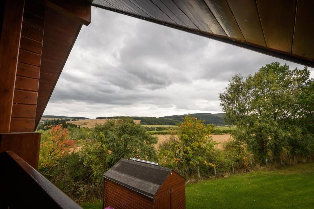 Red Squirrel Log Cabin With Hot Tub Keith Esterno foto